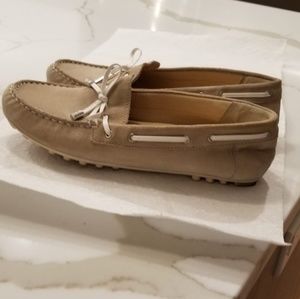 FLASH SALE-Geox nude loafers